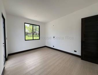 Moderna Casa en Venta en Ulloa, Heredia 