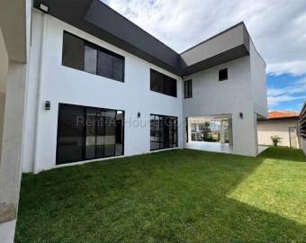 Moderna Casa en Venta en Ulloa, Heredia 