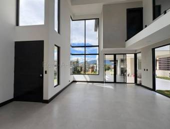 Moderna Casa en Venta en Ulloa, Heredia 
