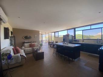 Se vende casa en Colón Mora 26-521