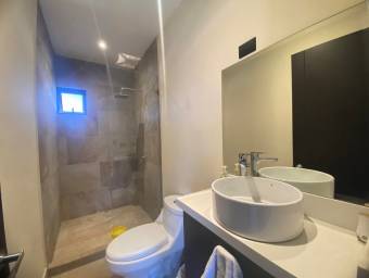 Se vende casa en Colón Mora 26-521
