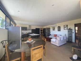 Se vende casa en Colón Mora 26-521