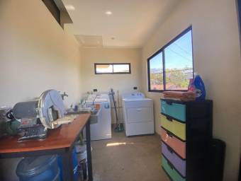 Se vende casa en Colón Mora 26-521