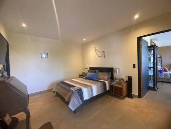 Se vende casa en Colón Mora 26-521