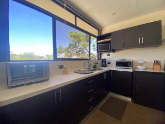 Se vende casa en Colón Mora 26-521
