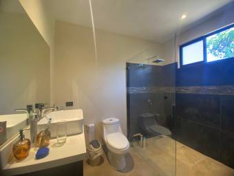 Se vende casa en Colón Mora 26-521