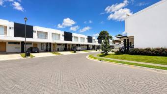 Venta de TOWNHOUSES en San Rafael-Montes de Oca. RAH 27-176