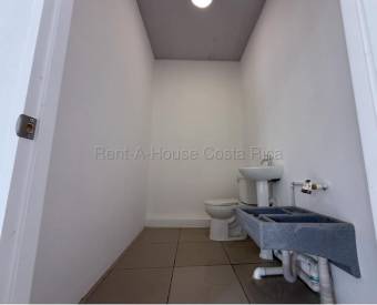 Alquiler de Local Comercial Esquinero en el Centro de Heredia. RAH 27-170