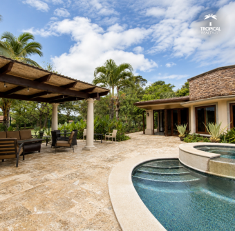 Casa de Lujo Frente al Campo de Golf en Los Reyes  Piscina Privada  La Guácima