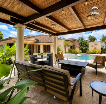 Casa de Lujo Frente al Campo de Golf en Los Reyes  Piscina Privada  La Guácima