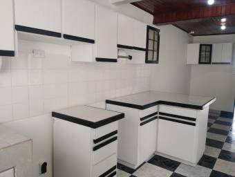 Venta casa de un nivel con jardín y parqueo para 2 vehículos #26-295 GS