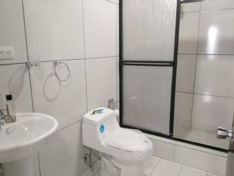 Venta casa de un nivel con jardín y parqueo para 2 vehículos #26-295 GS