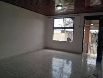 Venta casa de un nivel con jardín y parqueo para 2 vehículos #26-295 GS