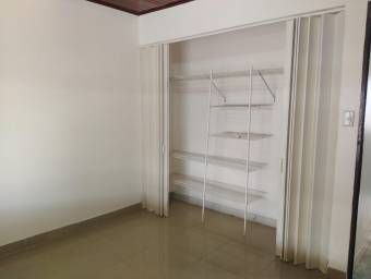 Venta casa de un nivel con jardín y parqueo para 2 vehículos #26-295 GS