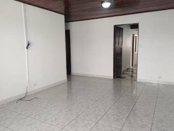 Venta casa de un nivel con jardín y parqueo para 2 vehículos #26-295 GS