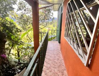 Venta casa amplia con terraza, 4 habitaciones y entorno natural #26-844 GS