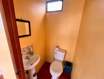 Venta casa amplia con terraza, 4 habitaciones y entorno natural #26-844 GS