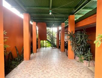 Venta casa amplia con terraza, 4 habitaciones y entorno natural #26-844 GS