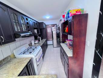 Venta casa renovada con oficina, cuarzo y portón eléctrico #26-1747 GS