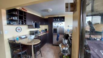Venta propiedad de 2 niveles con medidores independientes #26-818 GS