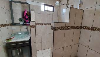 Venta propiedad de 2 niveles con medidores independientes #26-818 GS