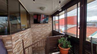 Venta propiedad de 2 niveles con medidores independientes #26-818 GS