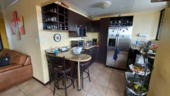 Venta propiedad de 2 niveles con medidores independientes #26-818 GS