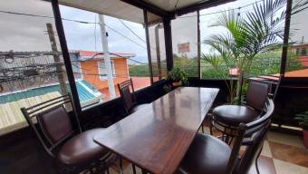 Venta propiedad de 2 niveles con medidores independientes #26-818 GS