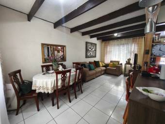 Venta casa en condominio familiar con patio y seguridad #25-1549 GS
