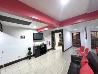 Venta de Local Comercial en Santo Domingo-Heredia. RAH 26-860, ₡ 245,000,000, 3, Heredia, Santo Domingo