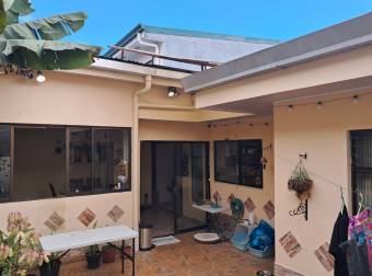 Single-story house for sale in the Monte Ayarco residential area, Curridabat.