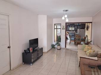 Single-story house for sale in the Monte Ayarco residential area, Curridabat.