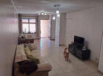Single-story house for sale in the Monte Ayarco residential area, Curridabat.