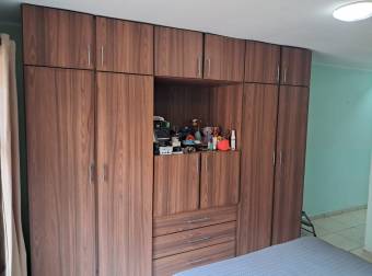 Single-story house for sale in the Monte Ayarco residential area, Curridabat.