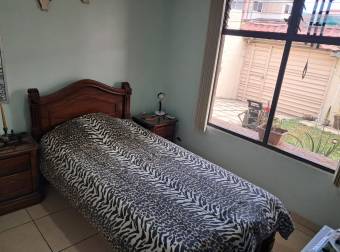 Single-story house for sale in the Monte Ayarco residential area, Curridabat.