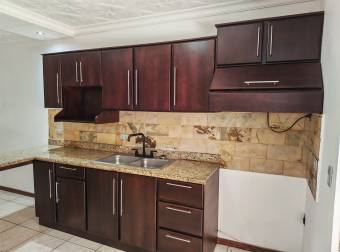 Alquiler casa en condominio 