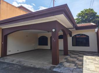 Alquiler casa en condominio 
