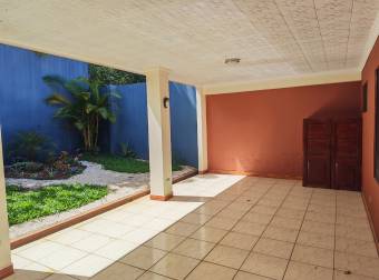 Alquiler casa en condominio 
