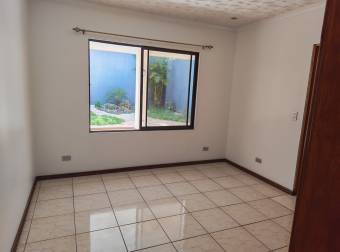 Alquiler casa en condominio 
