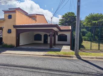 Alquiler casa en condominio 