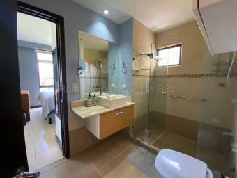 Se alquila apartamento en Santa Ana San José 27-174
