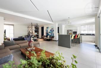 Se Vende Apartamento en Primera Planta con Jardín Privado en Condominio Vereda del Río Pie