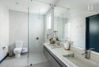 Se Vende Apartamento en Primera Planta con Jardín Privado en Condominio Vereda del Río Pie