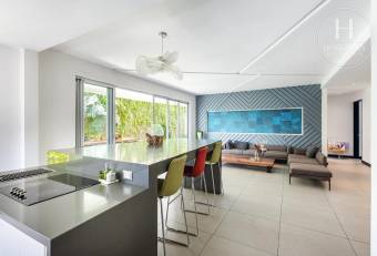 Se Vende Apartamento en Primera Planta con Jardín Privado en Condominio Vereda del Río Pie