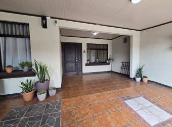 VENTA DE CASA EN URBANIZACIÓN MONTEROCOSO, EL COYOL, ALAJUELA