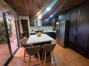 VENTA DE CASA EN URBANIZACIÓN MONTEROCOSO, EL COYOL, ALAJUELA