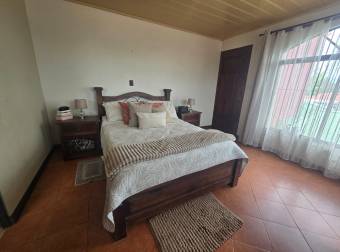 VENTA DE CASA EN URBANIZACIÓN MONTEROCOSO, EL COYOL, ALAJUELA