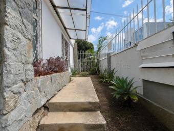Se alquila casa en Pavas San José 27-198