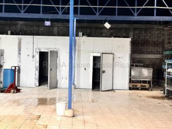Alquiler de Bodega Comercial en San Nicolás de Cartago. RAH 27-125
