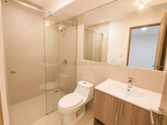 Venta de Apartamento ESQUINERO en San Pablo de Heredia. RAH 27-172